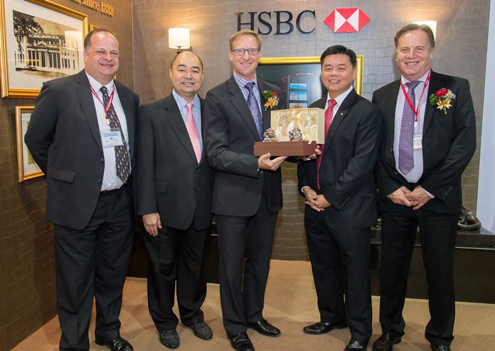 Kelvin Tan, Chief Executive Officer (2nd right) welcomes H.E. British Ambassador Brian Davidson to Thai-UK 2016. HSBC in Thailand initially opened for business in 1888 and was the first commercial bank in Thailand.