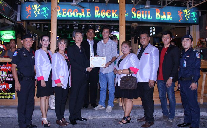 Establishments that donated to the Lions Club of Pattaya-Taksin and local Tourist Police Loy Krathong fund received a “thank you” certificate.