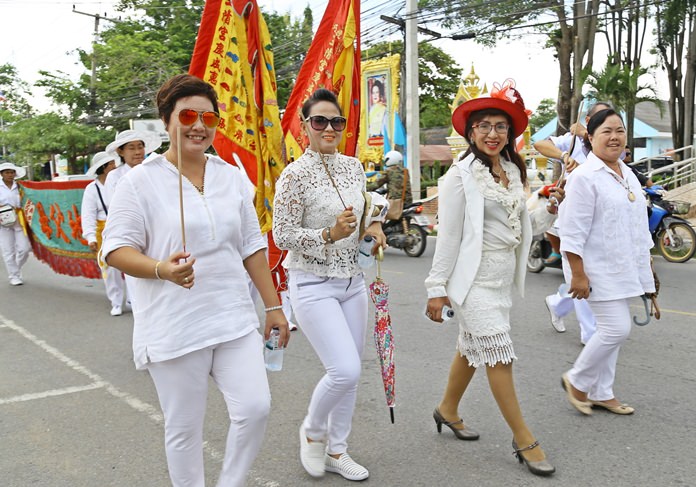 The ladies in Sattahip look resplendent in their white outfits.