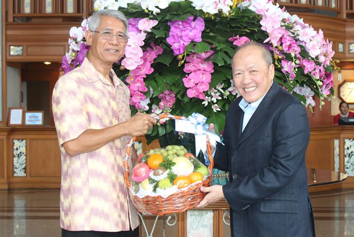 Sethaphan ‘Eddy’ Buddhani, former director of the Tourism Authority of Thailand at numerous TAT offices around the world, now director of the Thai Hotels Association made a special trip to congratulate his old friend Chatchawal.