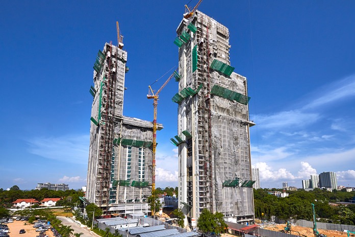 The 2 high-rise towers of Riviera Wongamat Beach reach for the sky.