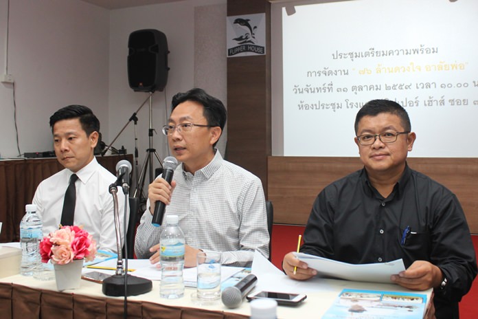 (L to R) Akapol Itirathkamol, PBTA president Sinchai Wattanasartsathorn, and former deputy mayor Verawat Khakhay chair a meeting to announce a major mourning service on Beach Road for HM the late King on Nov. 19.