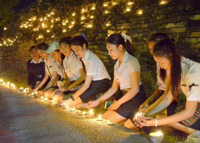 Students and other members of local organizations lit 49,999 candles around the city walls, gates and moat. 