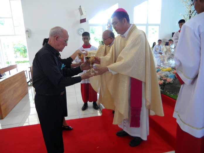 Bishop Silvio receives presents from members of the church council.