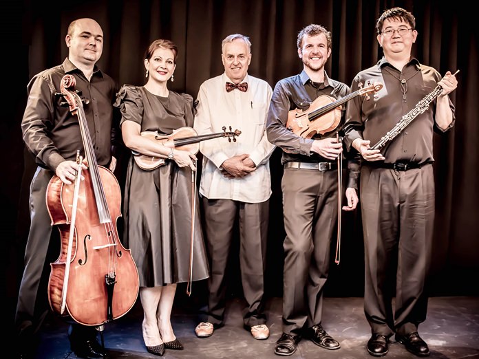 Salaya Quartet plus Ben (l-r) Marcin Szawelski, Inga Causa, Ben Hansen, Danny Keasler and Cooper Wright.