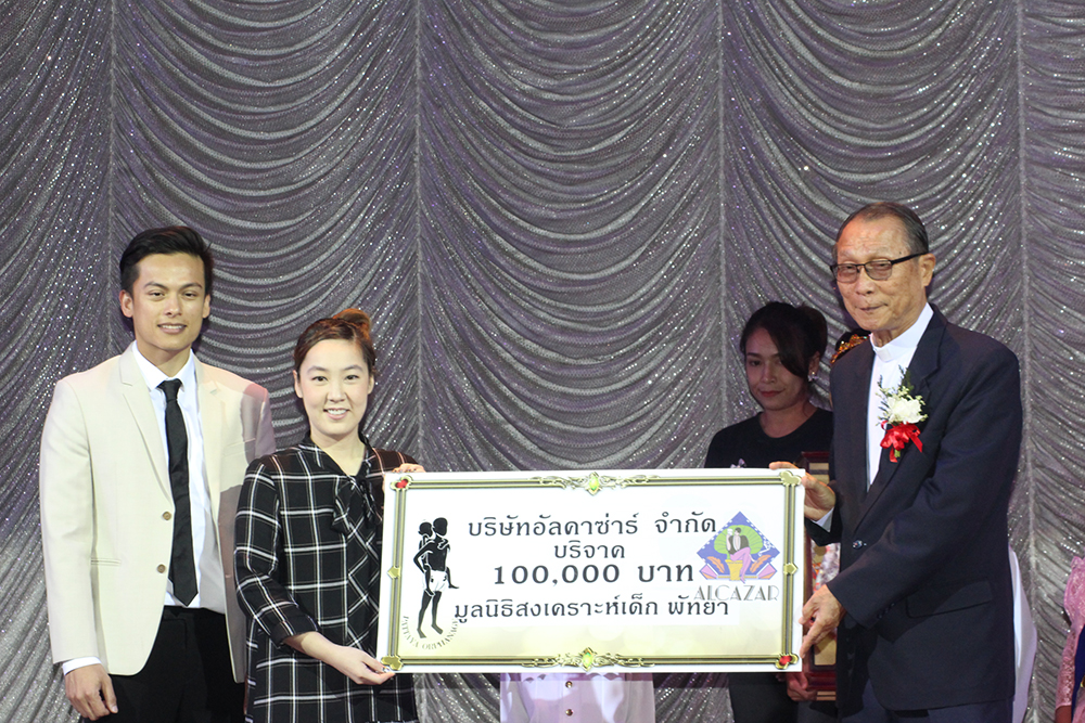(From left) Phawin Petchtrakul and Suwacharee Petchtrakul donate 100,000 baht to Father Michael Weera.