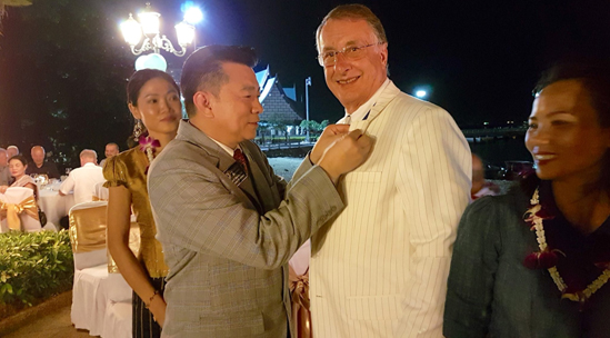 District Governor Eknarong Kongpan awards PP Carl Dyson with a Paul Harris pin.