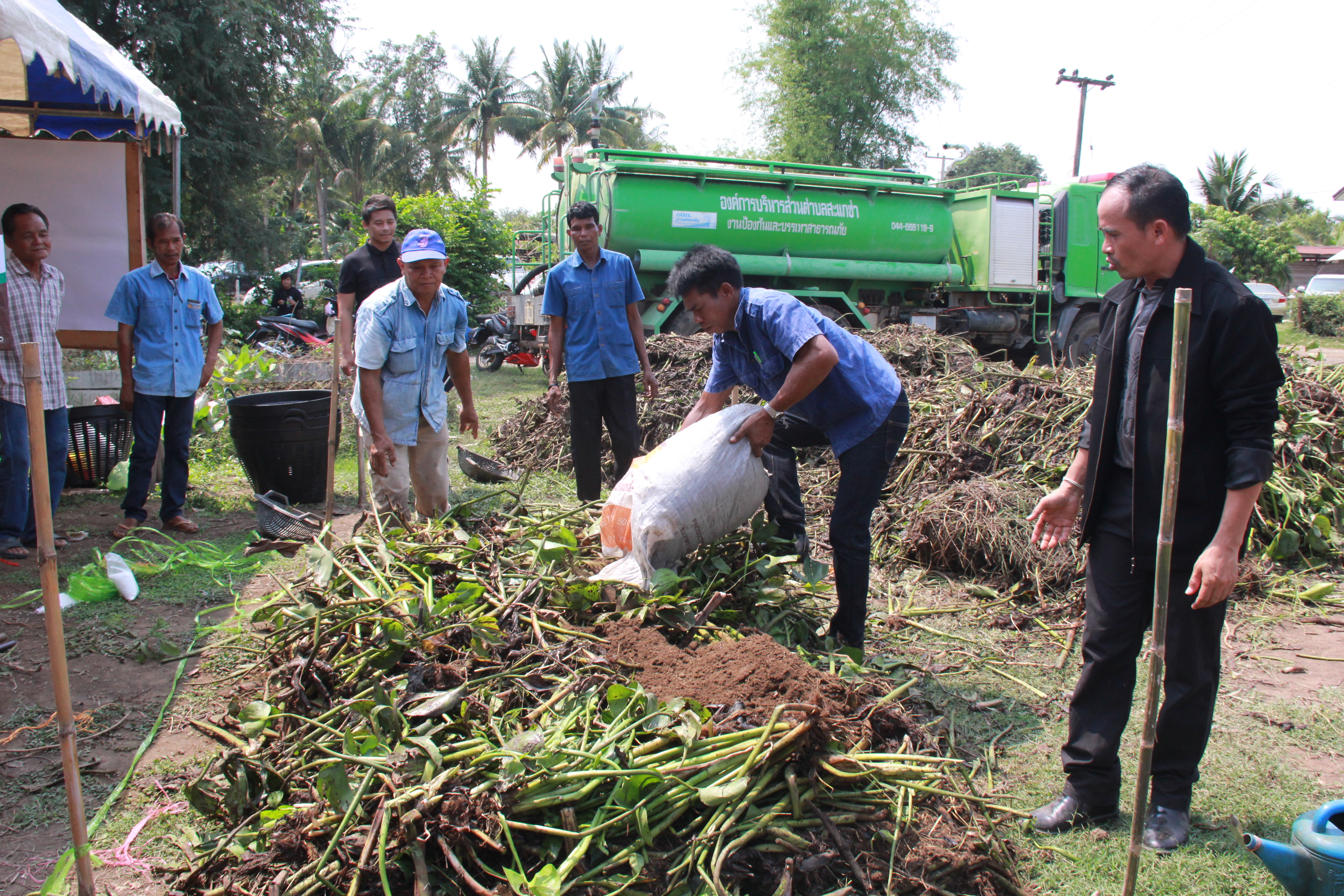 Thailand News 27-03-17 2 NNT Buriram launches canal cleanup to boost water storage 1JPG