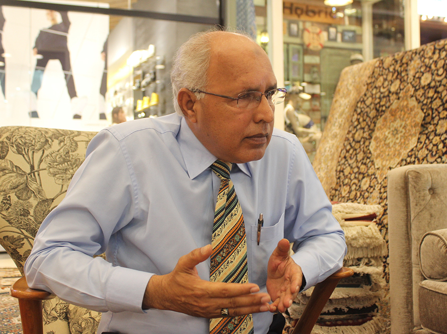 Malik Munir explains the manufacturing method behind hand-knotted rugs and carpets.