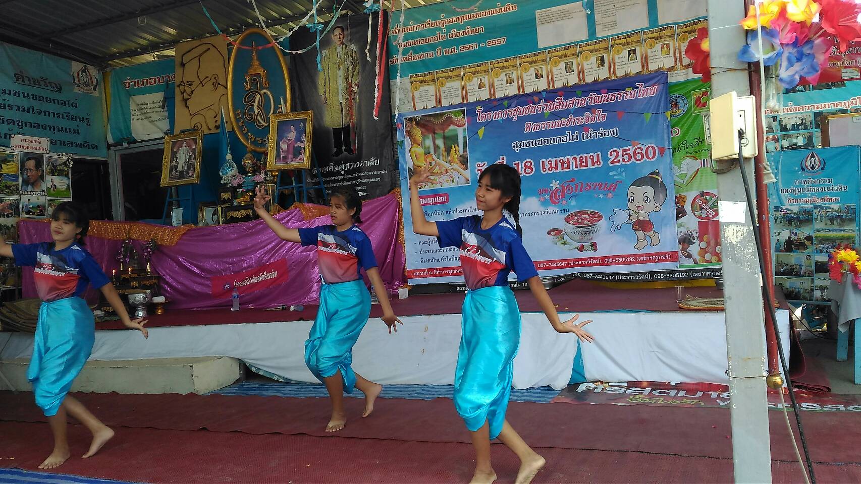 The Kophai and Chumsai communities also featured traditional Thai dance by some of the local students.