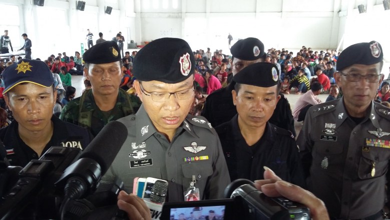Thailand News - 29-04-17 1 NNT Police & soldiers detain Cambodian workers at border for illegal entry 1JPG