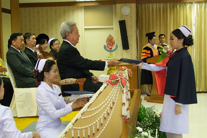 Privy Councilor Surayud Chulanont handed out diplomas as Boromarajonani College of Nursing’s Chonburi campus congratulated its graduating class of 2017.