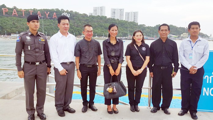 Tourism and Sports Minister Kobkarn Wattanavrangkul (center) toured Pattaya, checking on staffing levels and the preparedness of police and safety officials.