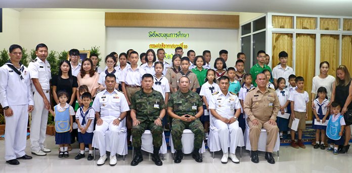 The Department of Combat Aircraft Area 2 handed out 100,000 baht in scholarships to military families.