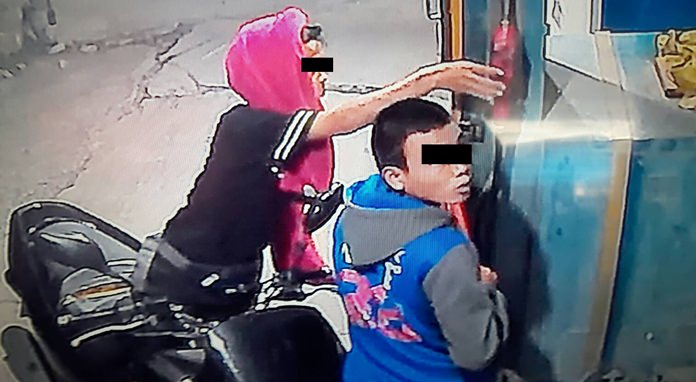 Police are searching for two kids caught on video trying to rob cash from an automated gas pump.