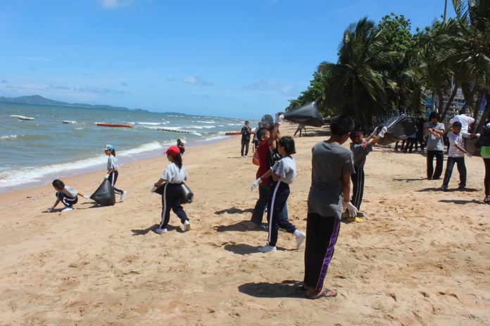 After the opening ceremonies, the kids enjoyed a dip in the sea, various organized activities on the sand and everyone joined in to collect trash off the beach.