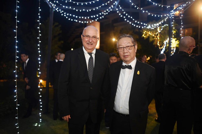 Voytek Klasicki (left), Area General Manager of Centara Grand Island Resort & Spa Maldives and Centara Ras Fushi Resort & Spa Maldives, with Suthikiati Chirathivat, Chairman of the Board.