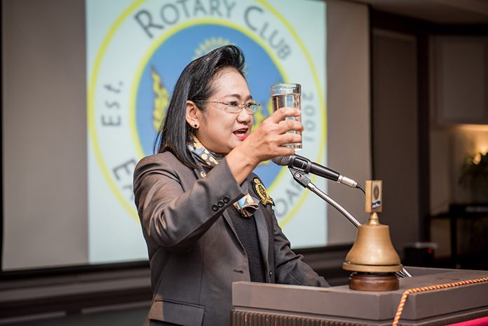 DGE Onanong Sirpornmanut proposes a toast to Rotary International.
