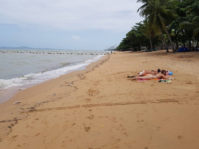 Jomtien Beach took a licking, but came back ticking following Tropical Storm Sonca, which washed ashore a tsunami of garbage and muck, but tourists returned a few days later.