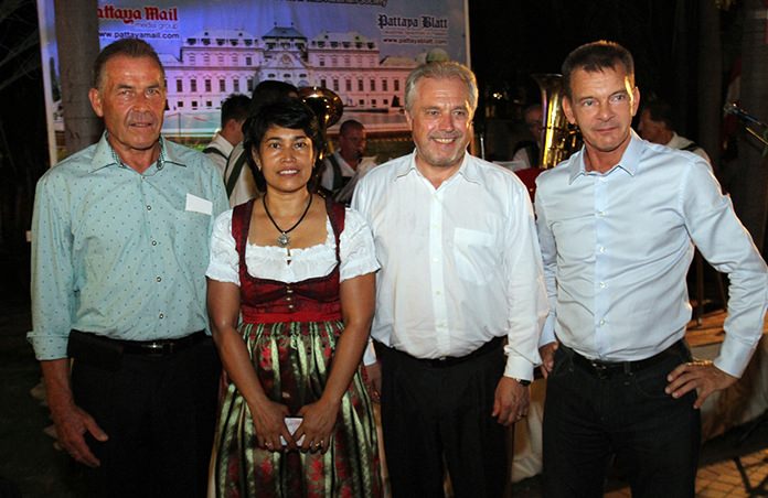One president and two consuls: (l-r) Gottfried Auer with wife Mayuree, Consul General Gerhard Goetz and wife Eufrosina, and Honorary Consul General Rudolf Hofer. 