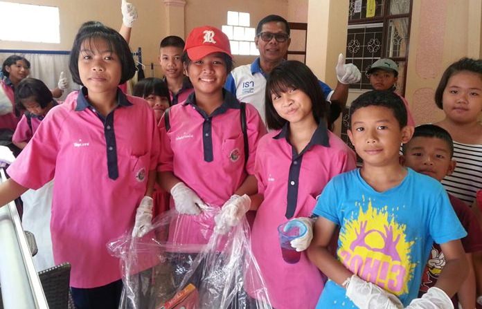 East Pattaya youths received a lesson in conservation as the Mapradhu Community organized a recycling workshop.