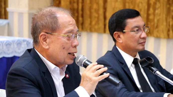 Anan Ankanawisan (left), head of the Pattaya City Council, tentatively approved purchase of seven rai of land to construct a new classroom building for Pattaya School No. 11.