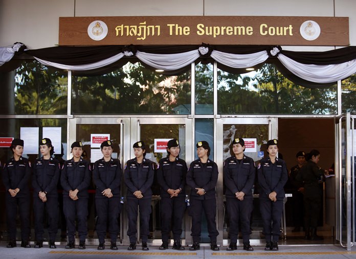 Female police officers stand guard outside the Supreme Court in Bangkok, Wednesday, Sept. 27, as the judiciary delivered its verdict on case against former Prime Minister Yingluck Shinawatra. (AP Photo/Sakchai Lalit)