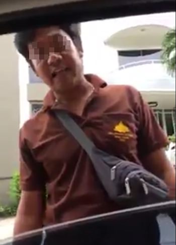 Sanctuary of Truth General Manager Noppadol Petchrath said this man depicted in a viral video wearing a supposed Sanctuary uniform while arguing with a taxi driver does not work for the tourist attraction. Noppadol also has a message for Pattaya’s warring taxi drivers: Leave us out of it.