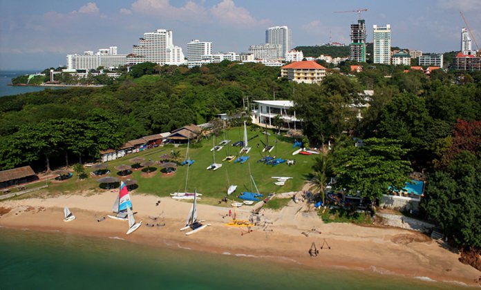 The Royal Varuna Yacht Club occupies one of the prime beachside locations in Pattaya.
