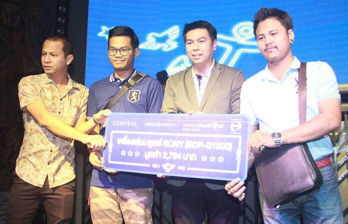 Three journalists, including Pattaya Mail’s own Jetsada Homklin (right) won SONY Blu-Ray Players.