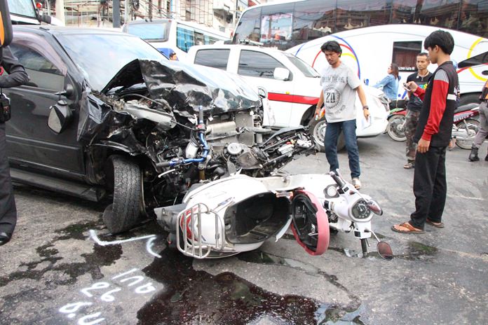 A black Isuzu DMAX collided with dozens of vehicles on South Pattaya Road on Monday morning, Dec. 4.