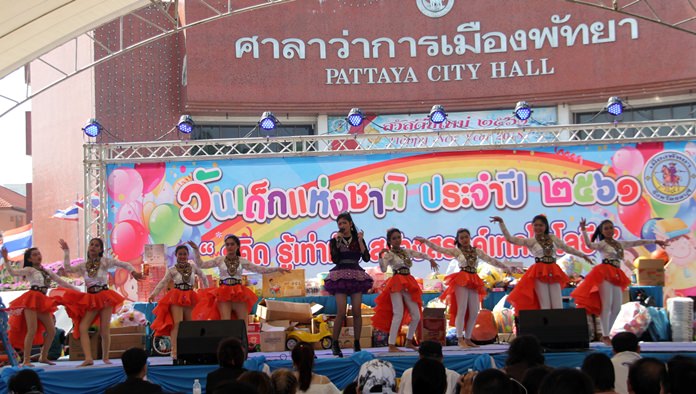 Children’s Day is celebrated at Pattaya City Hall with many games, entertainment, prizes and goods on offer for the kids throughout the day.