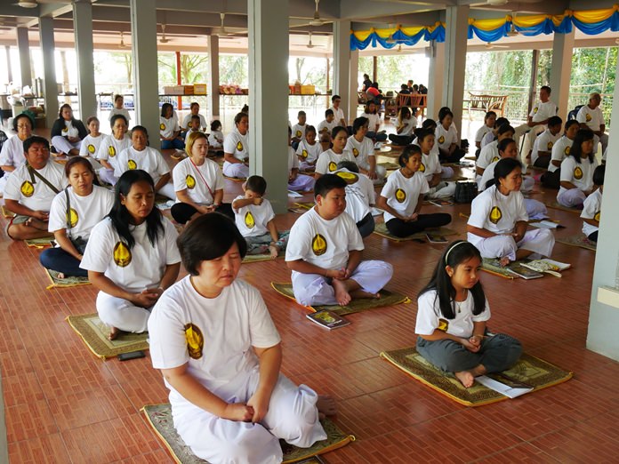 Chonburi Hospital aimed to raise the morale of chronically ill children and their parents through Buddhism at the Family Love Project’s “Walk With Me” event.