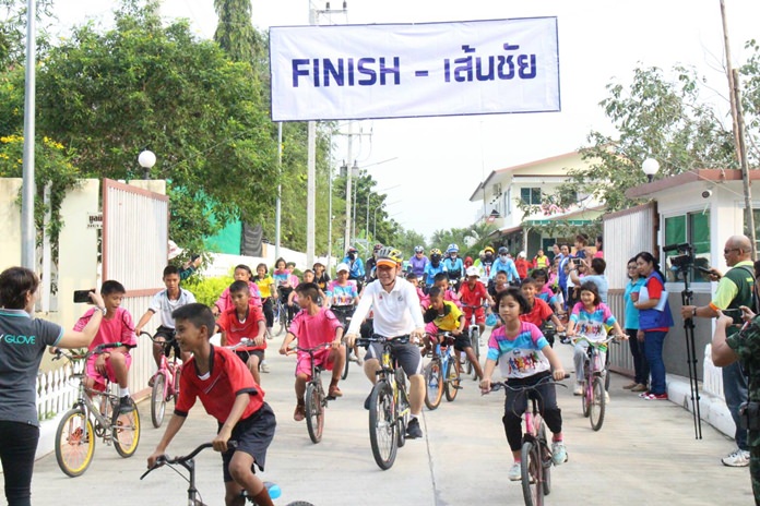About 200 cyclists helped the Baan Jing Jai Foundation raise 50,000 baht in its sixth-annual bike ride.