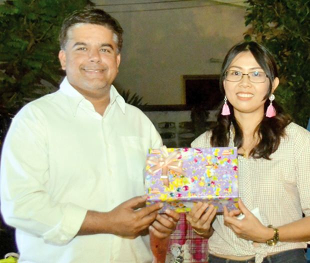 Tony Malhotra (left), DOO of Pattaya Mail congratulates Nutsara Duangsri on her promotion as Sales & Marketing Manager.