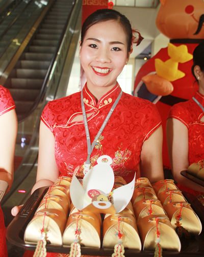 Chinese New Year sweets are given to patients at Bangkok Hospital Pattaya.
