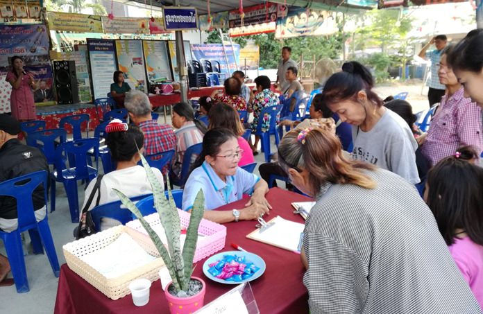 Soi Korphai Community residents receive small dividends from the neighborhood’s community fund aimed at supporting businesses and people in debt.