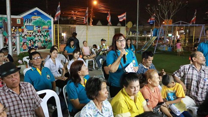 Residents from the Soi Khao Talo 1-2 Community voice their complaints during a meeting with Banglamung and Nongprue officials at the Wat Boonsamphan Child Development Center.