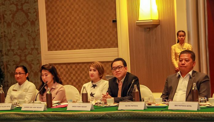 Thanet Supornsahatrangsi (2nd right), veteran hotelier, chairman of the Chonburi Tourism Industry Council, Pattaya City Councilor and committee member oversees the proceedings.