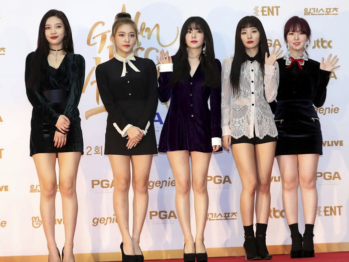 Members of South Korean popular girl band Red Velvet pose for photographers in this Jan. 10, 2018, photo. (Lim Tae-hoon/Newsis via AP)