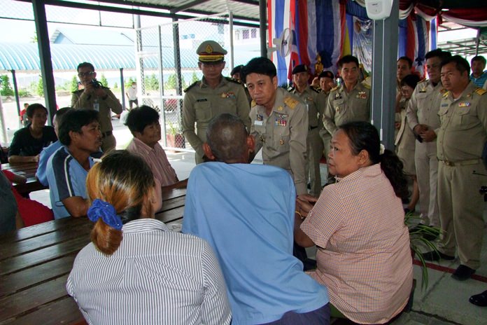 Gov. Pakarathorn Thienchai talks with a family during this year’s visitation day for inmates’ close relatives at Chonburi Central Prison.