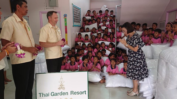 The children and Radchada Chomjinda say thank you to Thai Garden Resort GM Danilo Becker, Executive Assistant Manager Sanich, and Director of Sales Panom Anuan.
