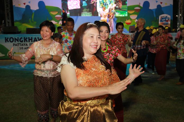 Ornwara Korapin, director of the Tourism Promotion Department, dances the ‘Ram Thai’ with friends.