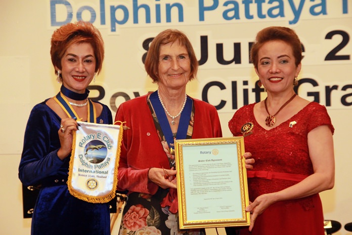 A Sister Club agreement was signed between the Rotary Club of Pasay Maharika, Philippines, represented by PP Elma Perello-Lagamson (right), and the Rotary E-Club of Dolphin Pattaya International represented by PE Maneeya Engelking (left) and Pres. Dr Margret Deter.