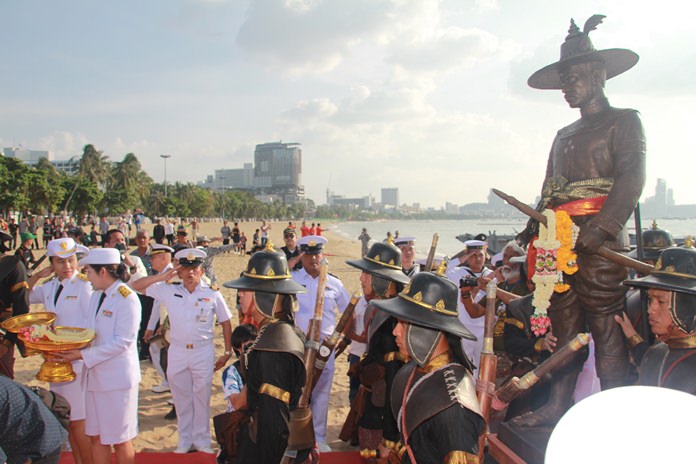 King Taksin was adorned with garlands to invite his spirit ashore.