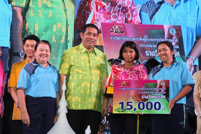 Pattaya School No. 5 won the annual krathong decoration contest and the 15,000 baht first prize.