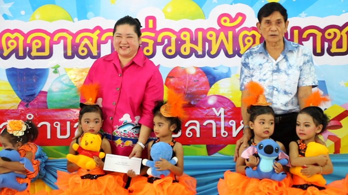 Former Culture Minister Sukumol Kunplome (left) helps hand out toys in Nong Plalai.