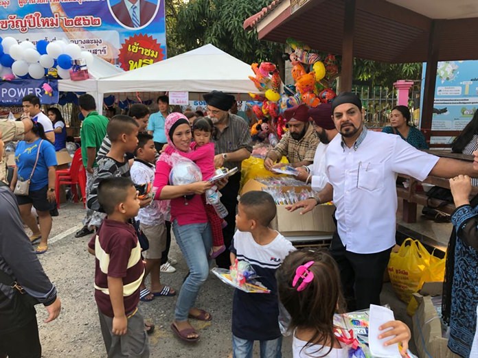 Children linea up for fun toys at the Pattaya Sikh community’s booth on Children’s Day.