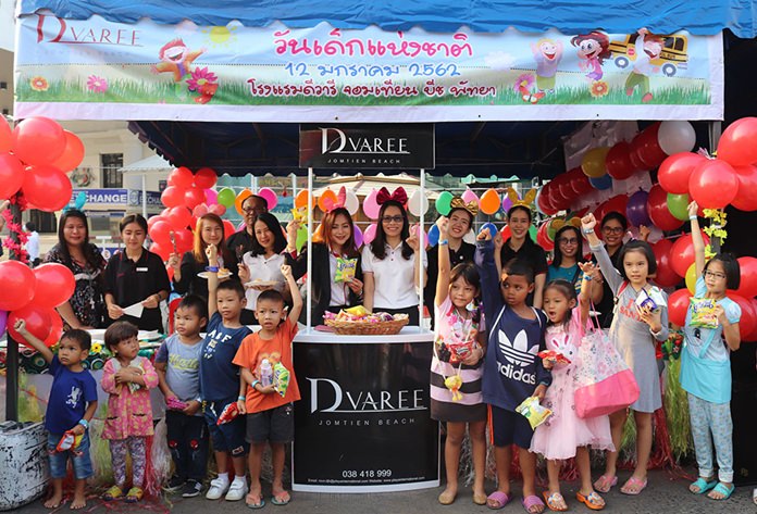 D Varee Jomtien Beach, Pattaya joined Children’s Day activities by offering sweets and gifts for children who attended the event.