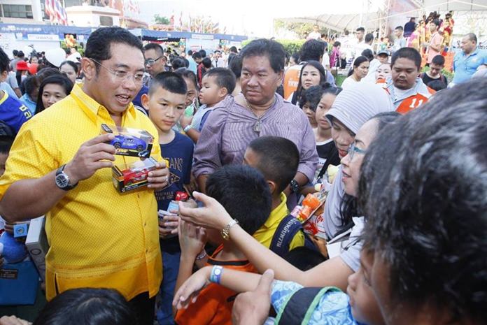 Mayor Sonthaya Kunplome hands out Children’s Day gifts at Pattaya City Hall.